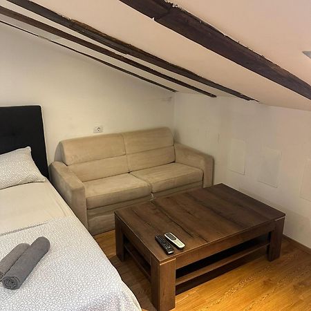 Apartment In The Heart Of Пула Екстериор снимка
