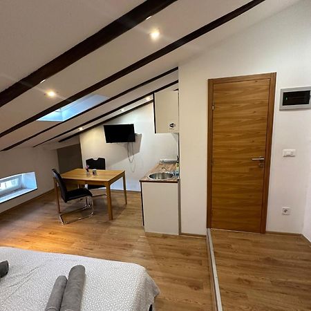 Apartment In The Heart Of Пула Екстериор снимка