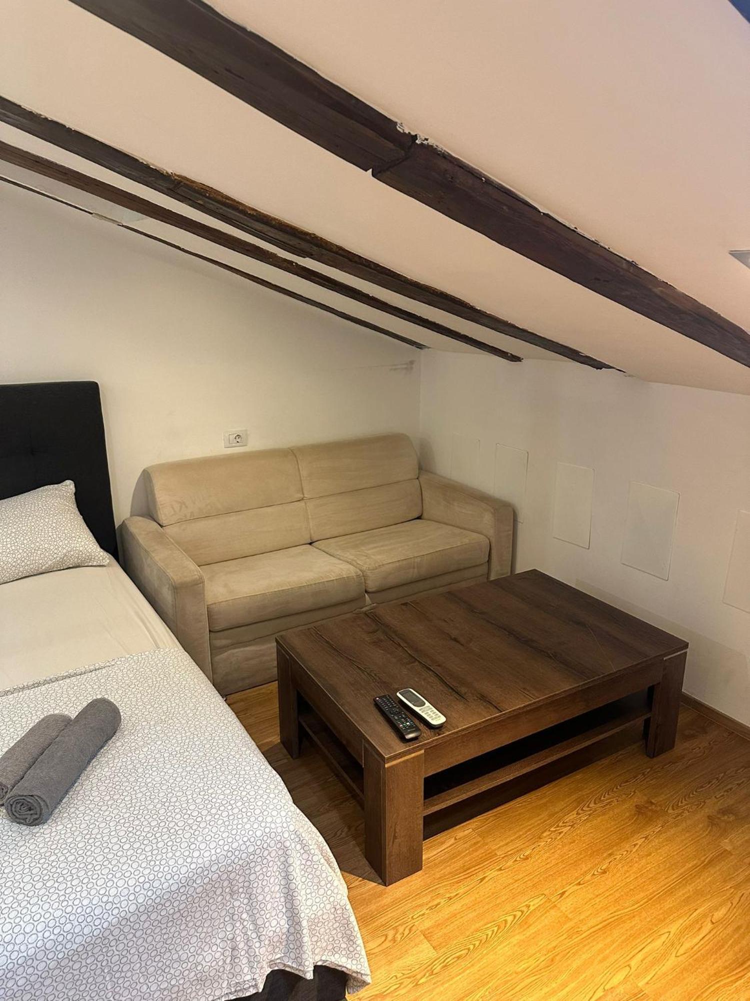Apartment In The Heart Of Пула Екстериор снимка