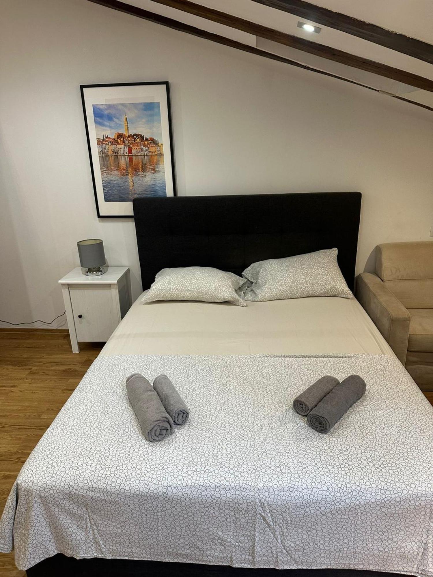 Apartment In The Heart Of Пула Екстериор снимка