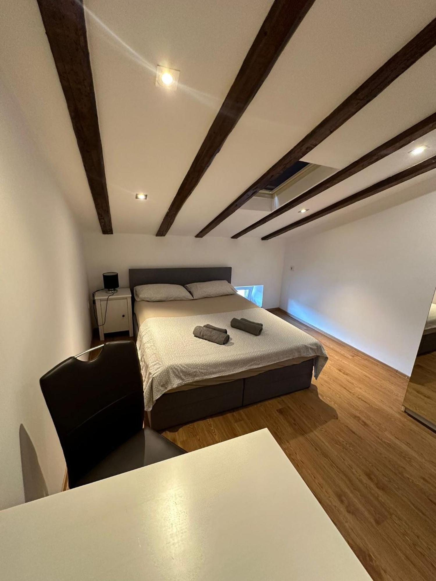 Apartment In The Heart Of Пула Екстериор снимка