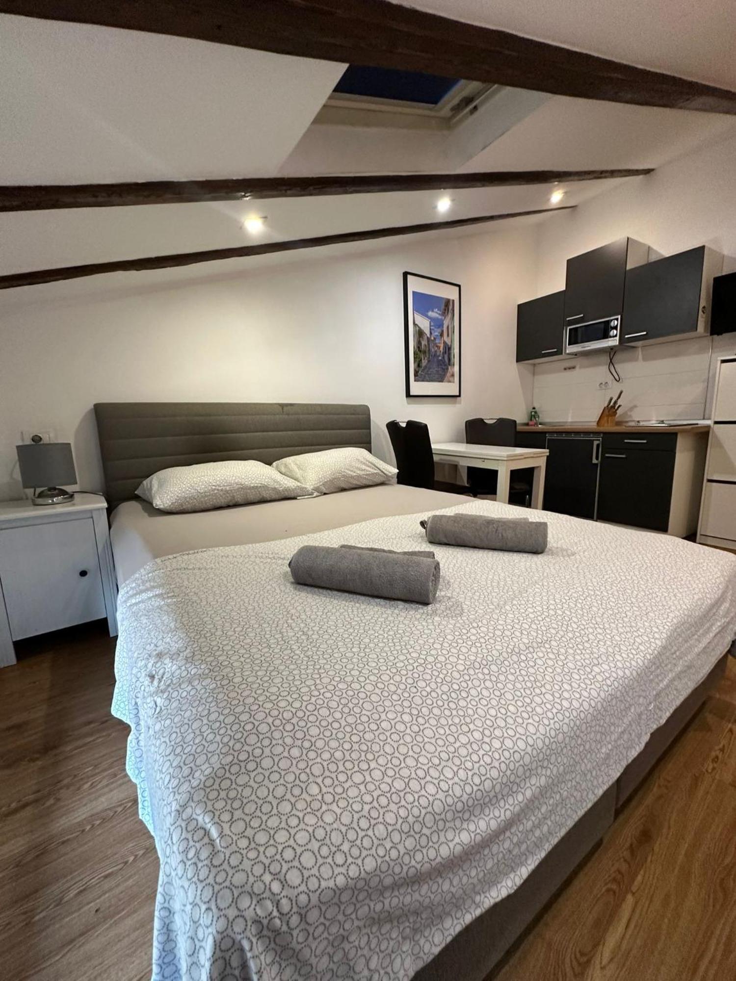 Apartment In The Heart Of Пула Екстериор снимка