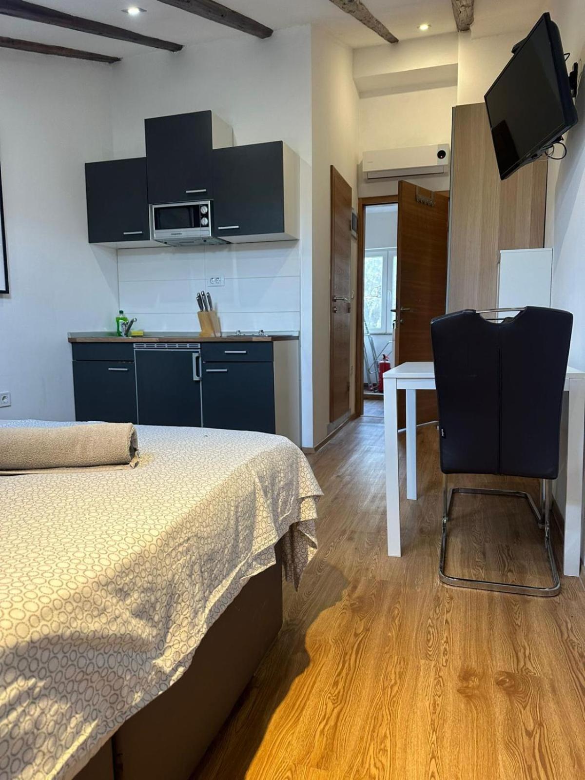 Apartment In The Heart Of Пула Екстериор снимка