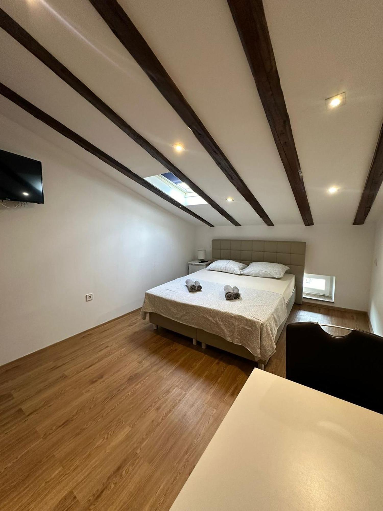 Apartment In The Heart Of Пула Екстериор снимка