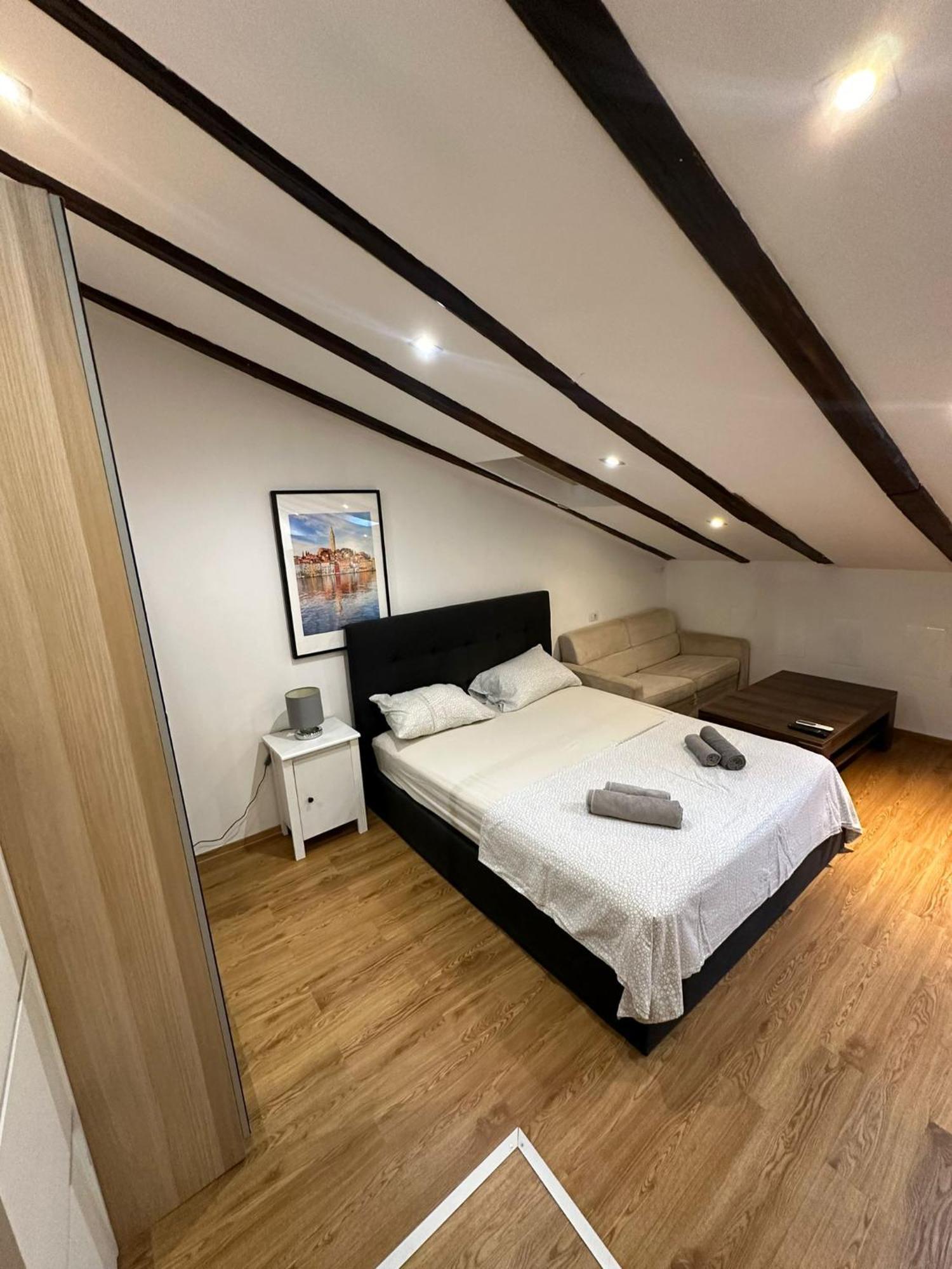 Apartment In The Heart Of Пула Екстериор снимка