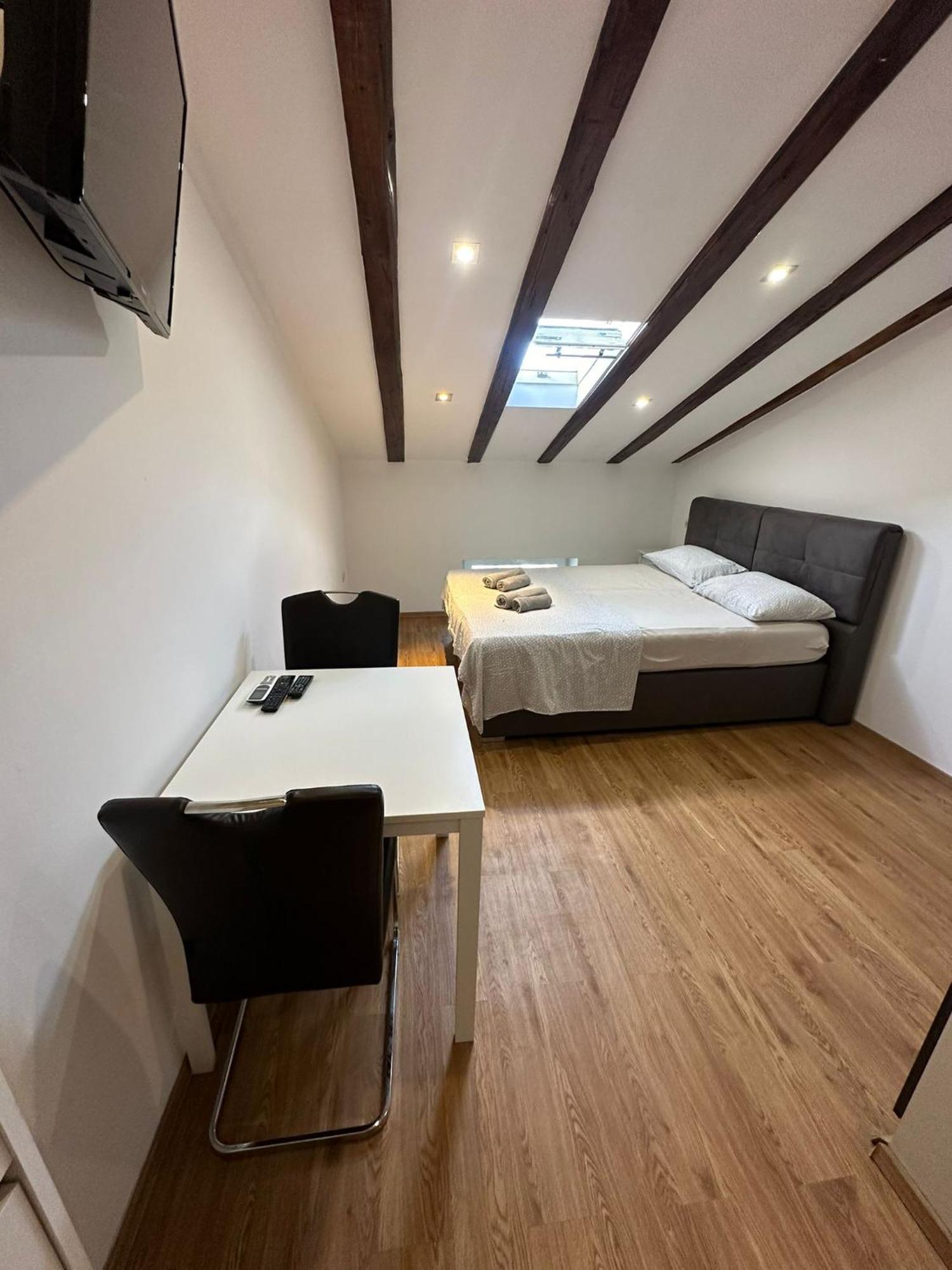 Apartment In The Heart Of Пула Екстериор снимка