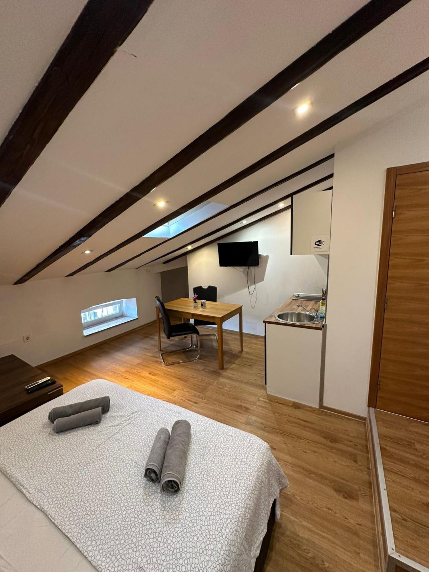 Apartment In The Heart Of Пула Екстериор снимка