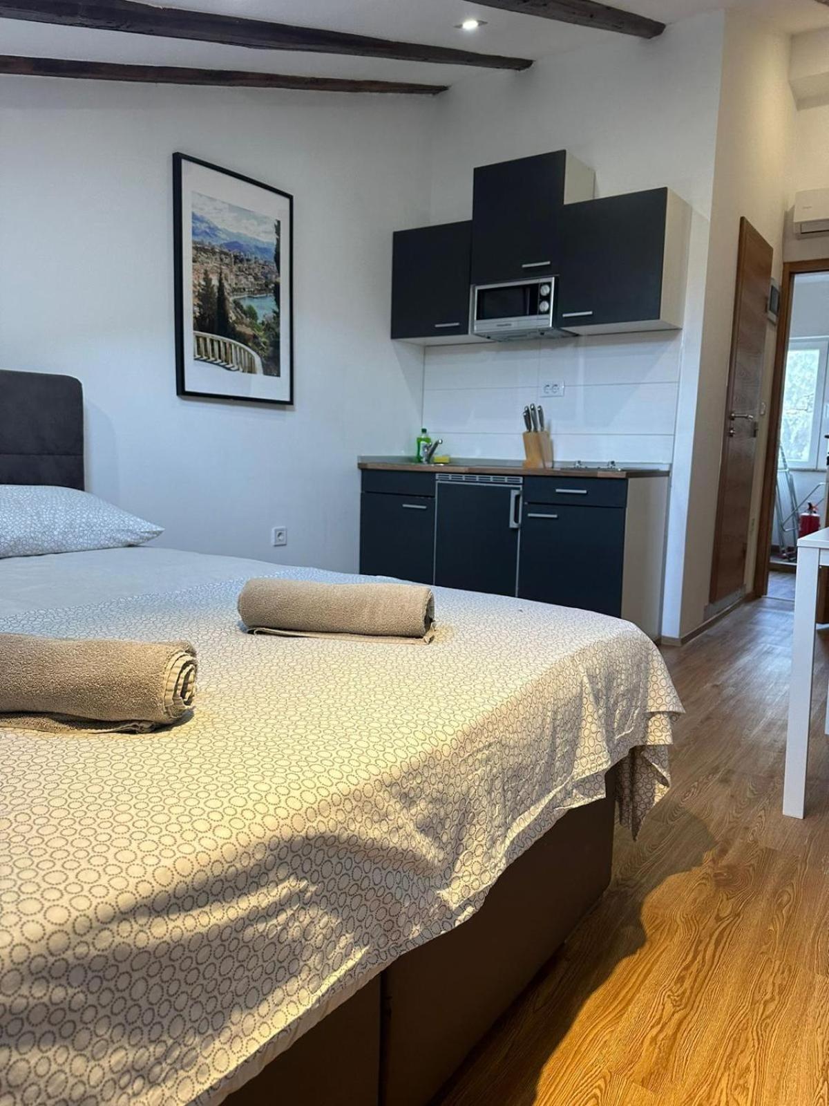 Apartment In The Heart Of Пула Екстериор снимка