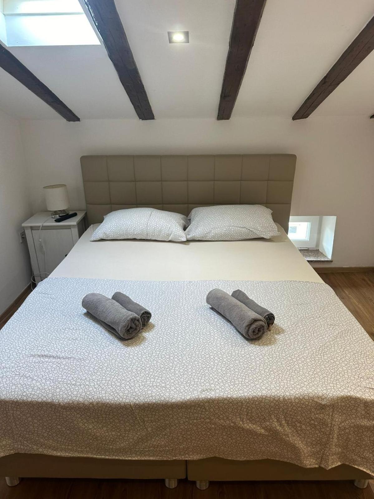 Apartment In The Heart Of Пула Екстериор снимка